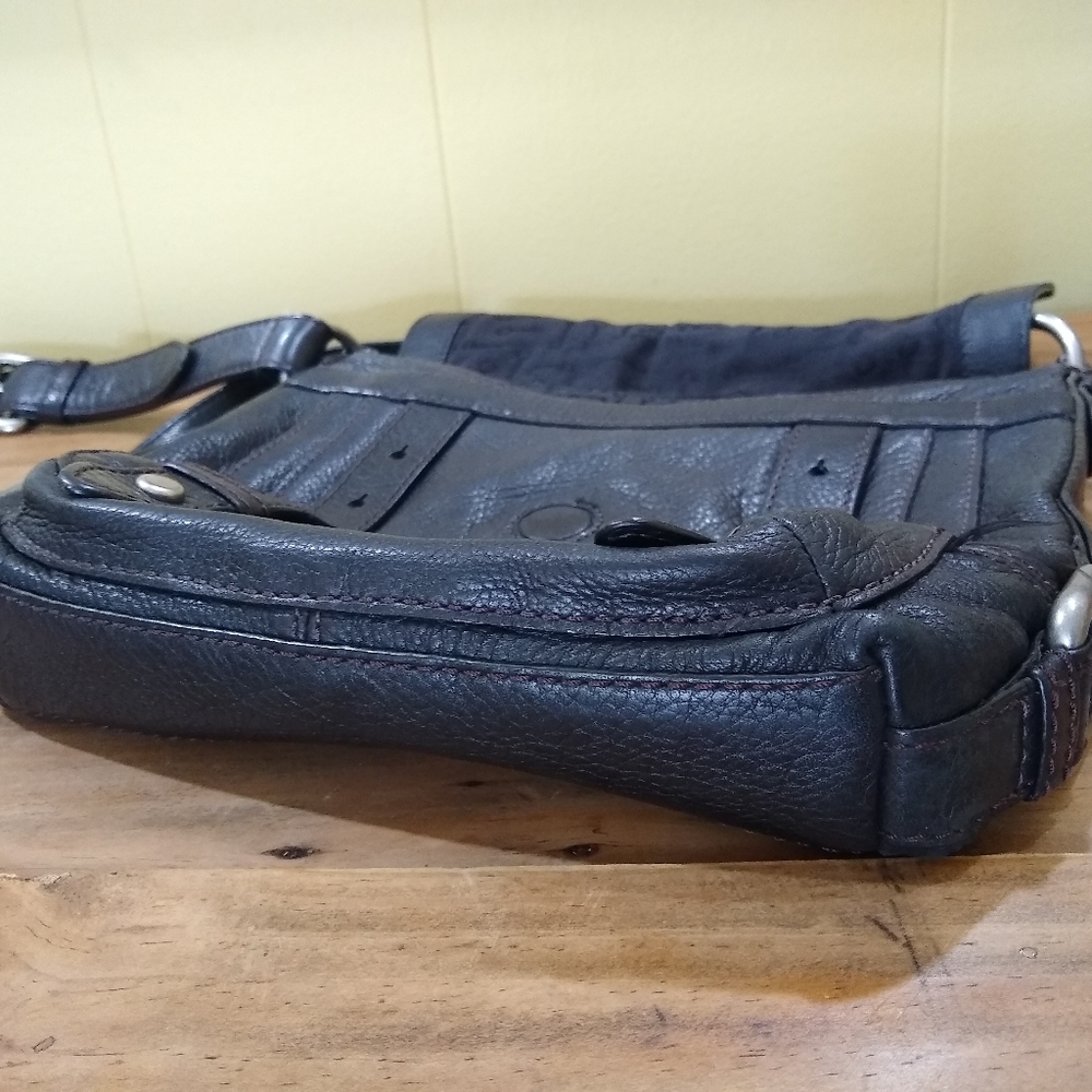 Fossil Maddox Black Leather Medium Crossbody Bag. Very good used condition. On - Picture 10 of 13